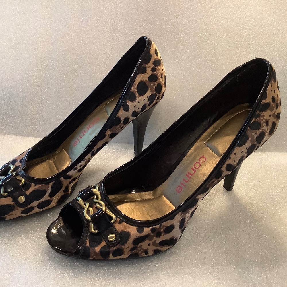 Connie Womens Leopard Print Shoes Peep Toe Pumps Size 10